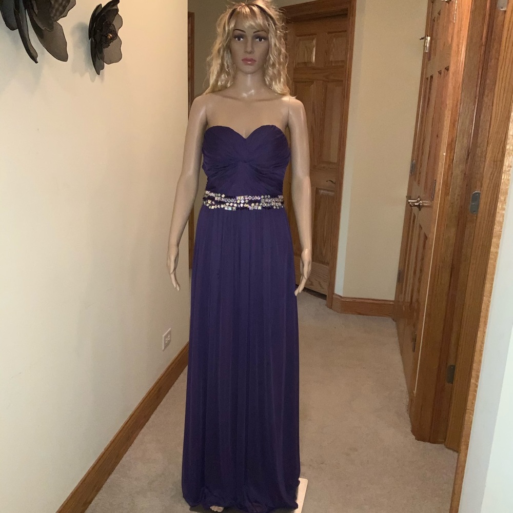 👗👗BEAUTIFUL PURPLE GOWN